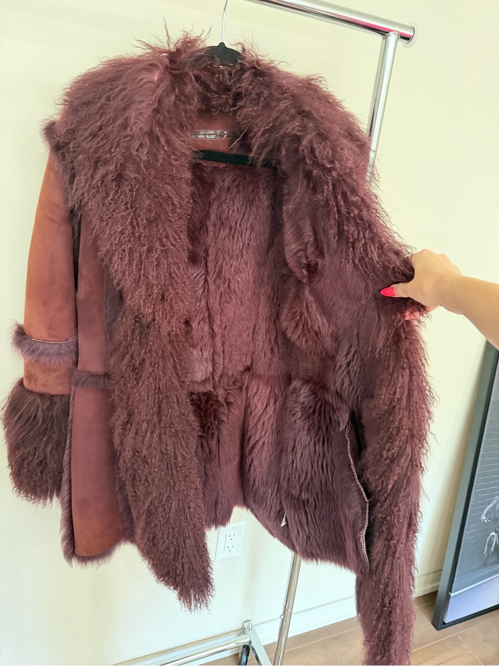 Custom burgundy vintage shearling and Tibetan lamb fur coat - Picture 8 of 12